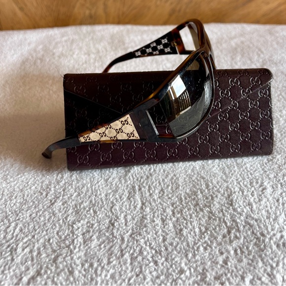 GUCCI
Tortoise Shell Frame GG Sunglasses - 2998 - Picture 4 of 14